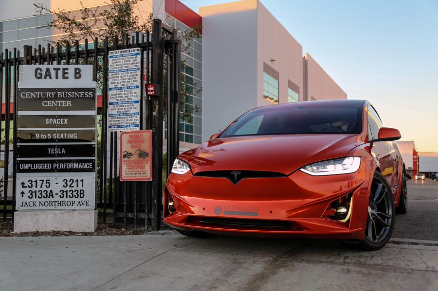  Tesla Model X SpaceX by Unplugged Performance 2016 года  (фото 1 из 5)
